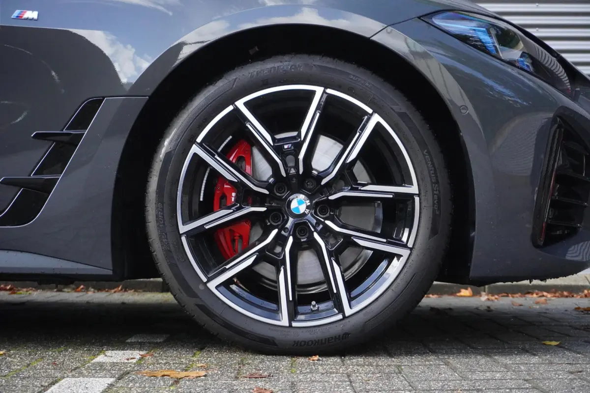 420i M Sportpakket Pro | Innovation Pack | Comfort Pack | Elektrisch bediend glazen schuif-/kanteldak | Active Cruise Control | HiFi System