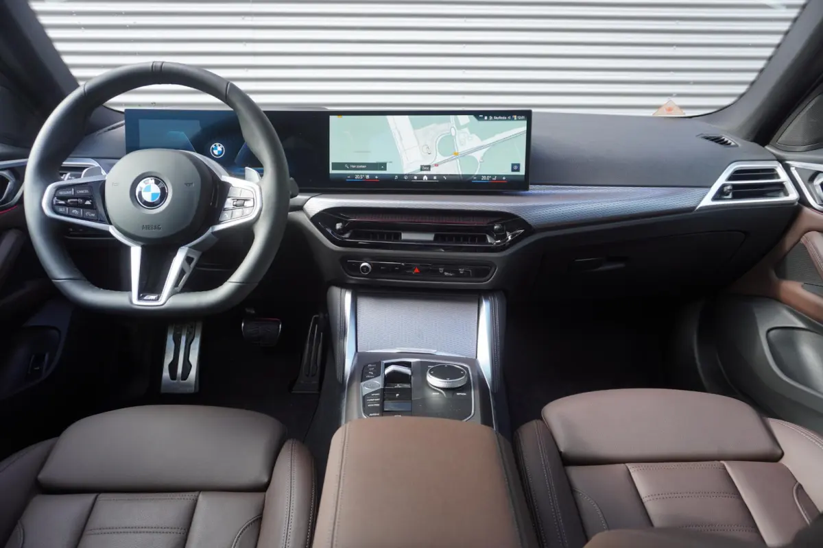420i M Sportpakket Pro | Innovation Pack | Comfort Pack | Elektrisch bediend glazen schuif-/kanteldak | Active Cruise Control | HiFi System