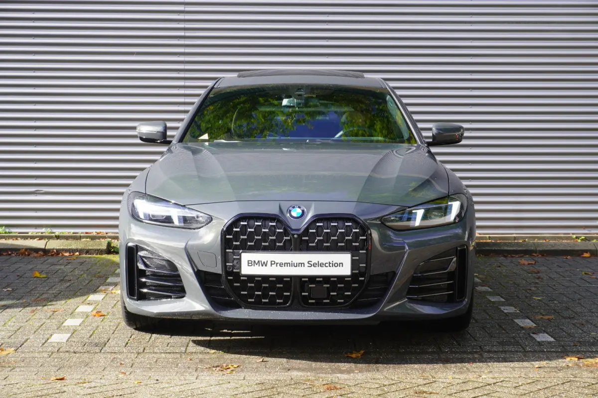 420i M Sportpakket Pro | Innovation Pack | Comfort Pack | Elektrisch bediend glazen schuif-/kanteldak | Active Cruise Control | HiFi System