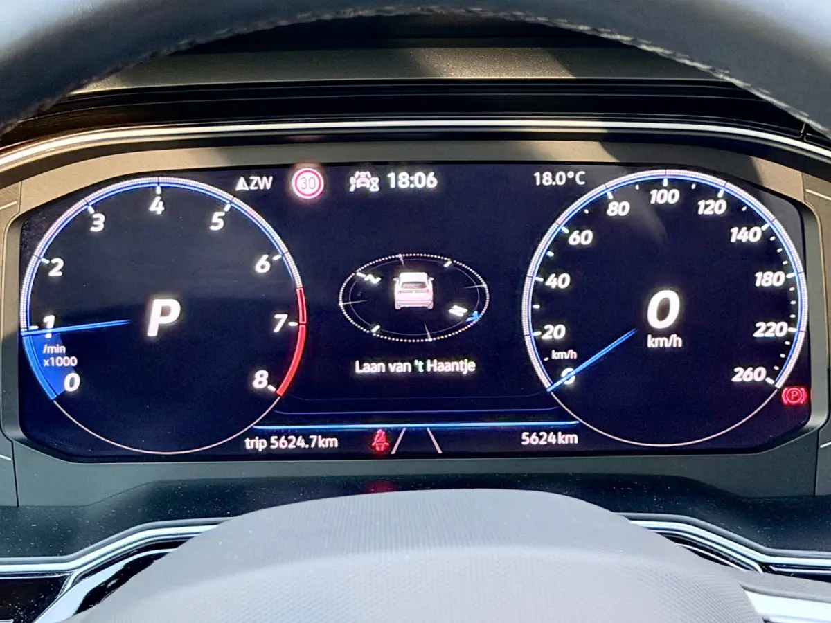 1.5 TSI R-Line Pano/Keyless/Camera