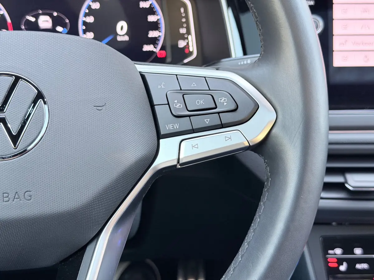 1.5 TSI R-Line Pano/Keyless/Camera