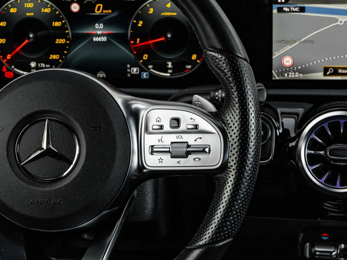 200 AMG Night Edition 163 PK | Panoramadak | Sfeerverlichting | Distronic Plus | Multibeam LED | Apple CarPlay/Android Auto | 18"