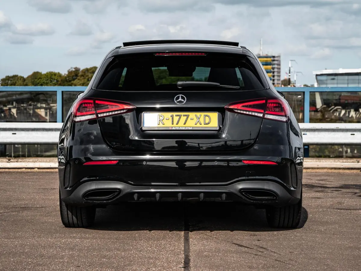 200 AMG Night Edition 163 PK | Panoramadak | Sfeerverlichting | Distronic Plus | Multibeam LED | Apple CarPlay/Android Auto | 18"