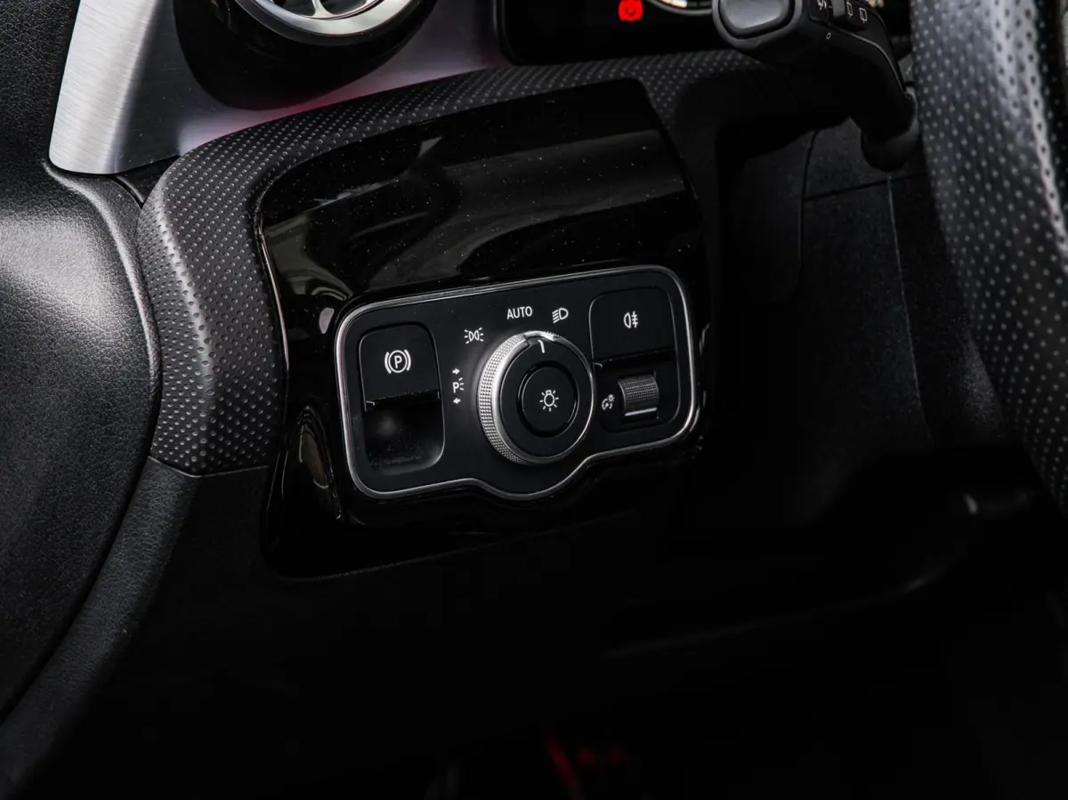 200 AMG Night Edition 163 PK | Panoramadak | Sfeerverlichting | Distronic Plus | Multibeam LED | Apple CarPlay/Android Auto | 18"
