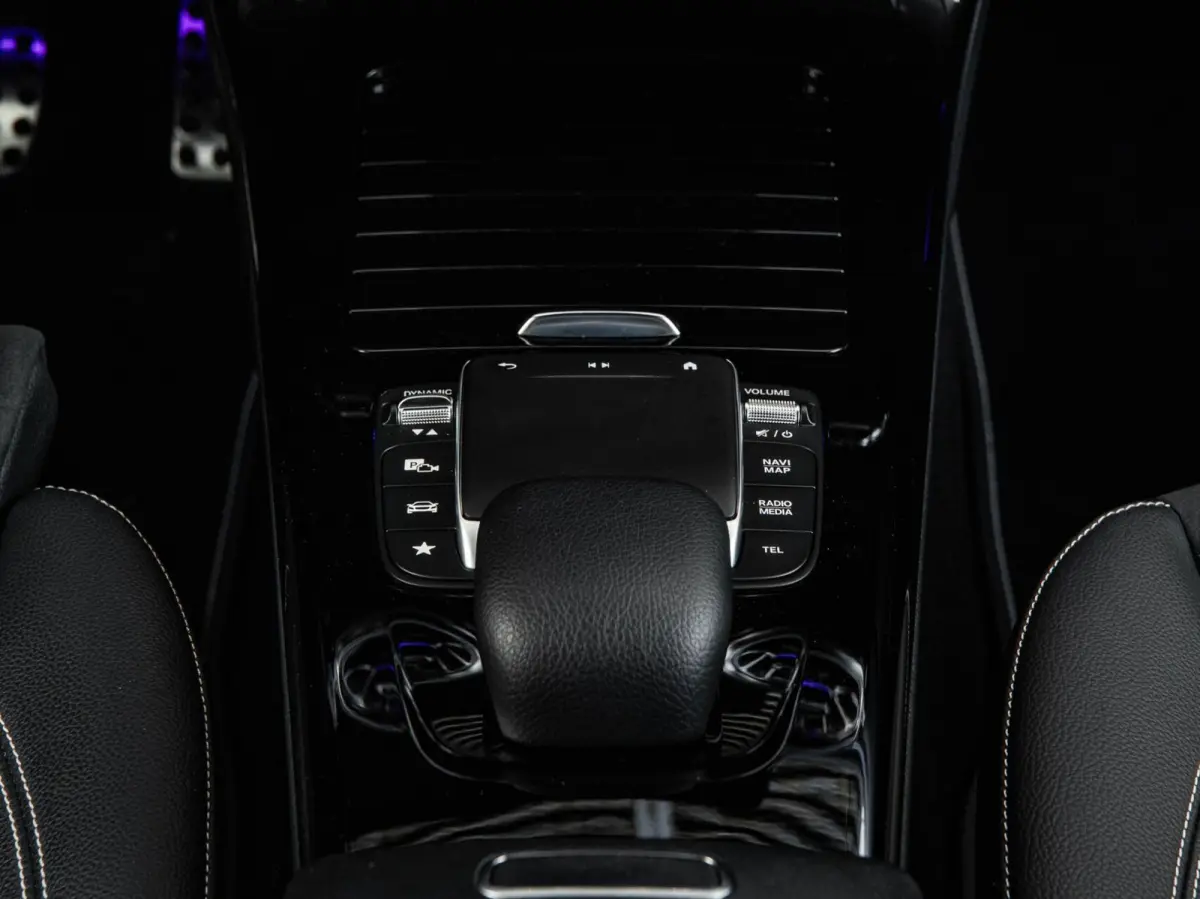 200 AMG Night Edition 163 PK | Panoramadak | Sfeerverlichting | Distronic Plus | Multibeam LED | Apple CarPlay/Android Auto | 18"