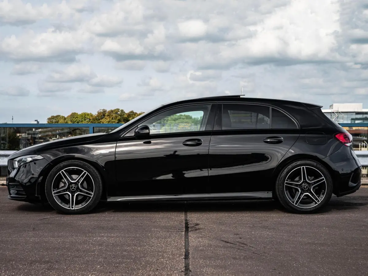 200 AMG Night Edition 163 PK | Panoramadak | Sfeerverlichting | Distronic Plus | Multibeam LED | Apple CarPlay/Android Auto | 18"