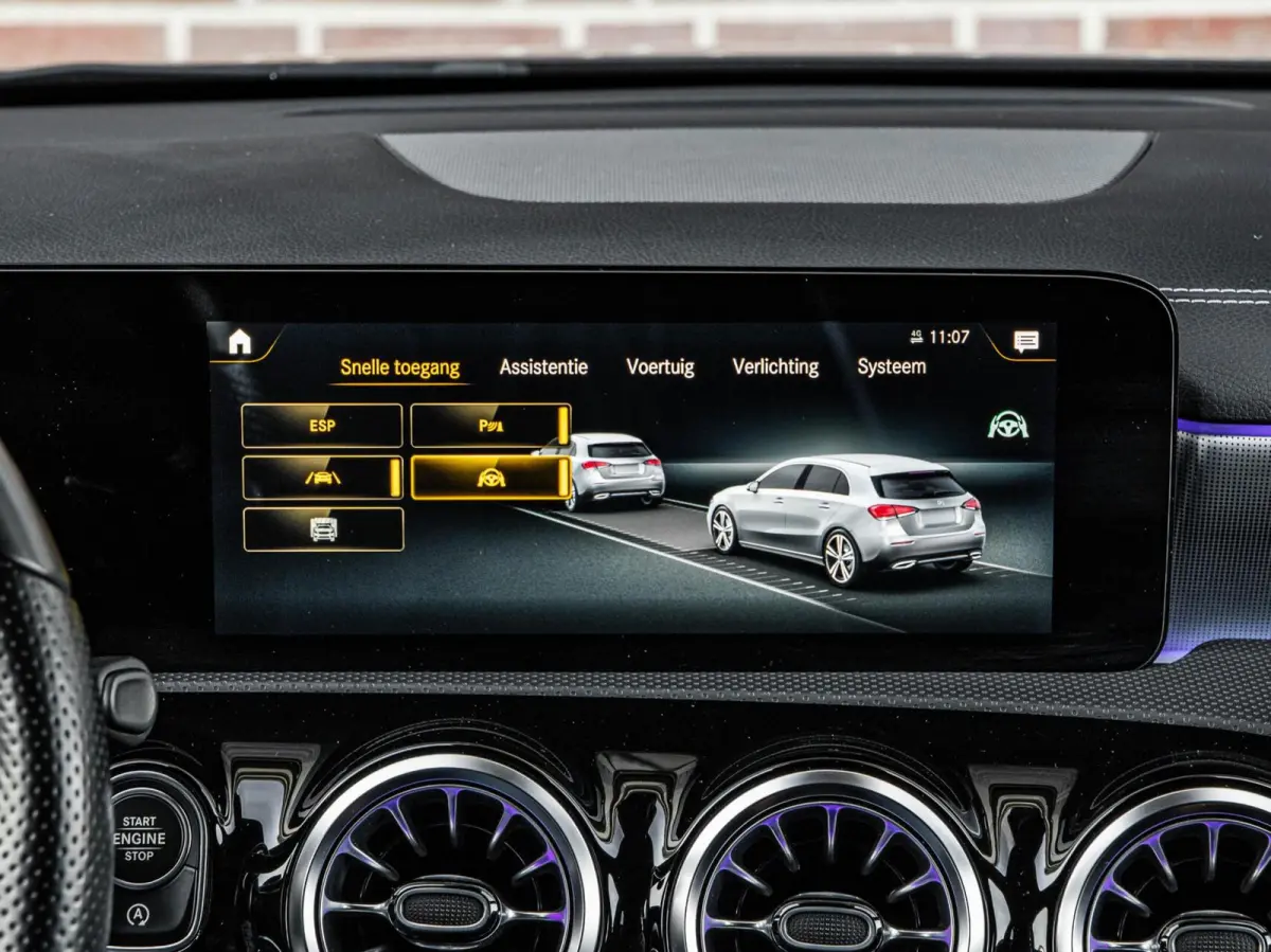 200 AMG Night Edition 163 PK | Panoramadak | Sfeerverlichting | Distronic Plus | Multibeam LED | Apple CarPlay/Android Auto | 18"