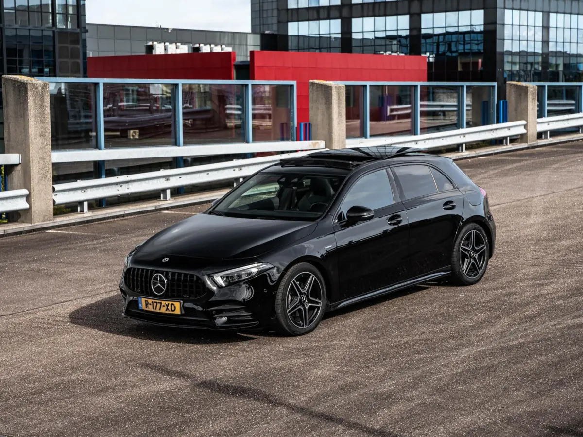 200 AMG Night Edition 163 PK | Panoramadak | Sfeerverlichting | Distronic Plus | Multibeam LED | Apple CarPlay/Android Auto | 18"