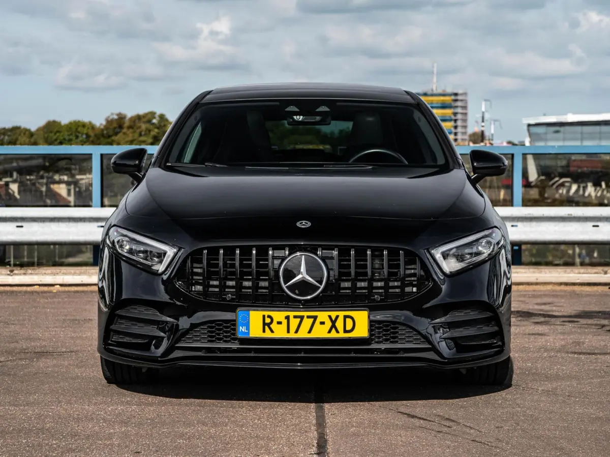 200 AMG Night Edition 163 PK | Panoramadak | Sfeerverlichting | Distronic Plus | Multibeam LED | Apple CarPlay/Android Auto | 18"