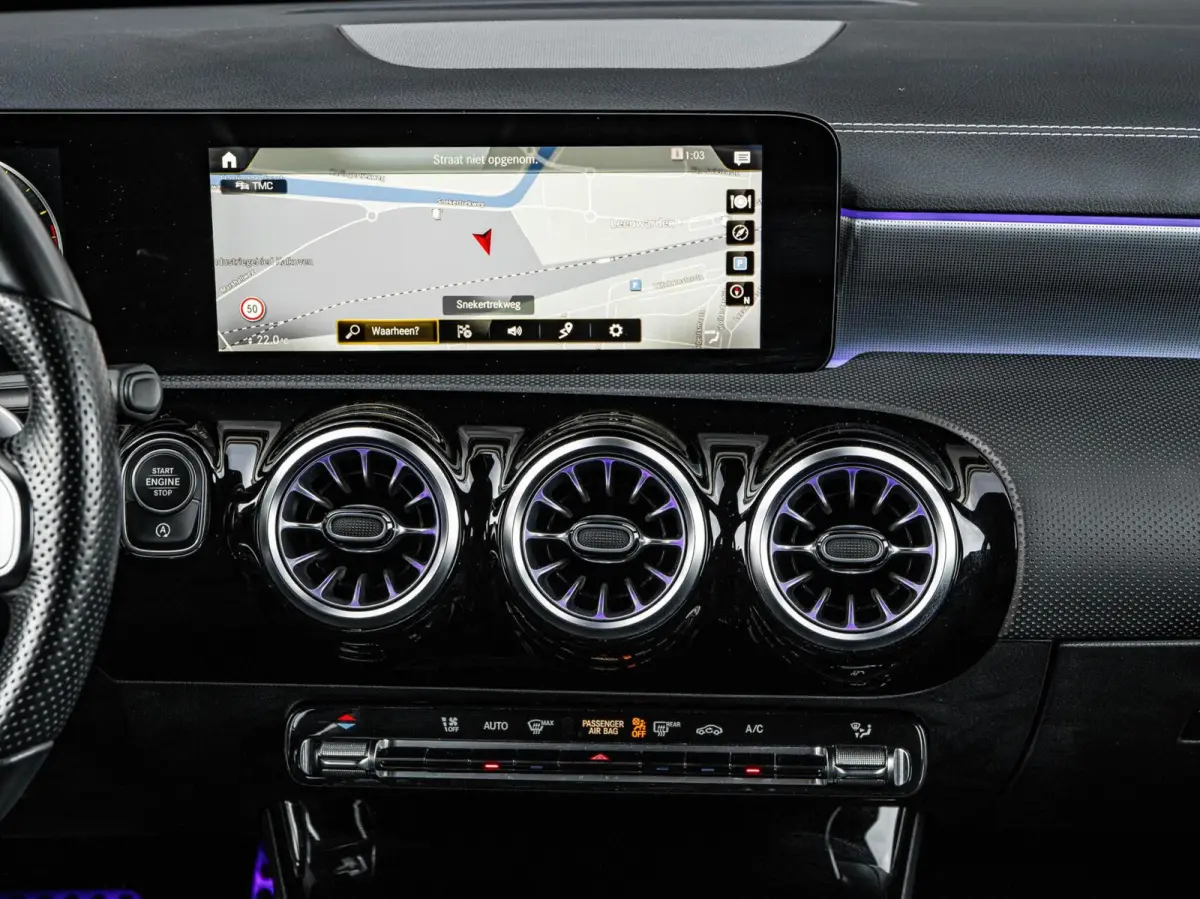 200 AMG Night Edition 163 PK | Panoramadak | Sfeerverlichting | Distronic Plus | Multibeam LED | Apple CarPlay/Android Auto | 18"