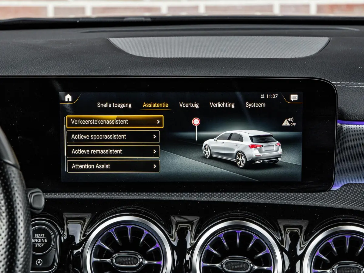 200 AMG Night Edition 163 PK | Panoramadak | Sfeerverlichting | Distronic Plus | Multibeam LED | Apple CarPlay/Android Auto | 18"