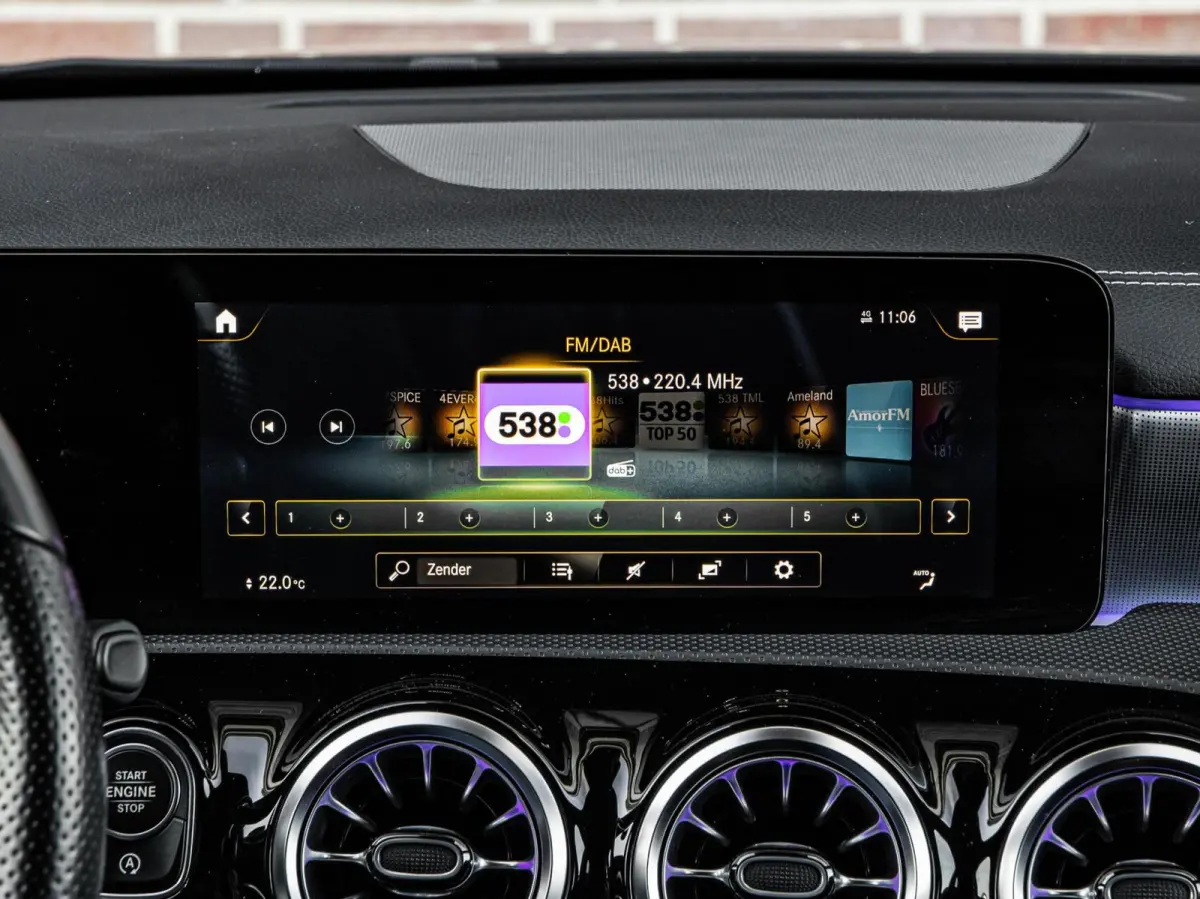 200 AMG Night Edition 163 PK | Panoramadak | Sfeerverlichting | Distronic Plus | Multibeam LED | Apple CarPlay/Android Auto | 18"