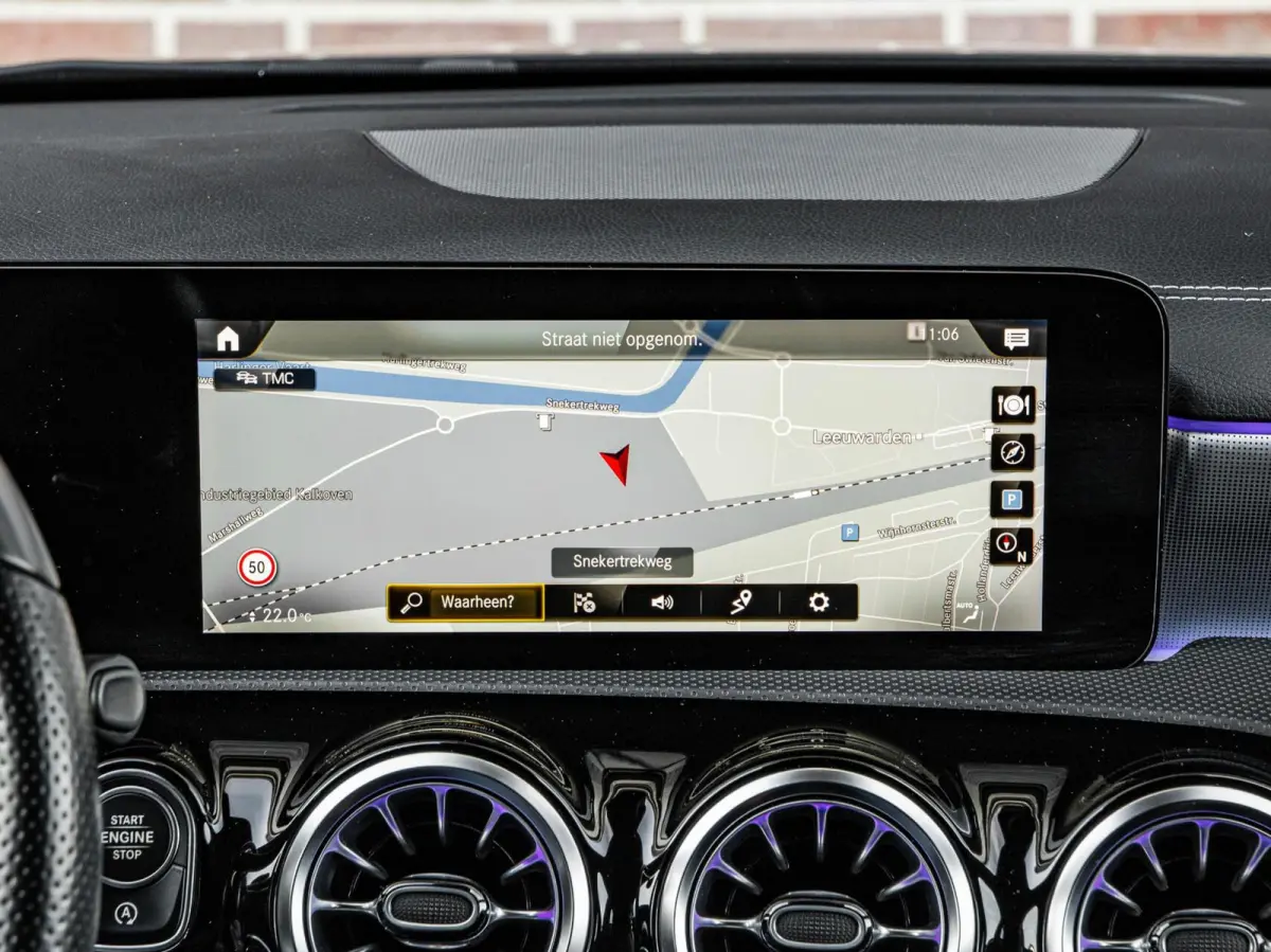 200 AMG Night Edition 163 PK | Panoramadak | Sfeerverlichting | Distronic Plus | Multibeam LED | Apple CarPlay/Android Auto | 18"