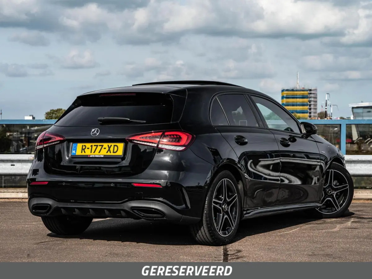 200 AMG Night Edition 163 PK | Panoramadak | Sfeerverlichting | Distronic Plus | Multibeam LED | Apple CarPlay/Android Auto | 18"