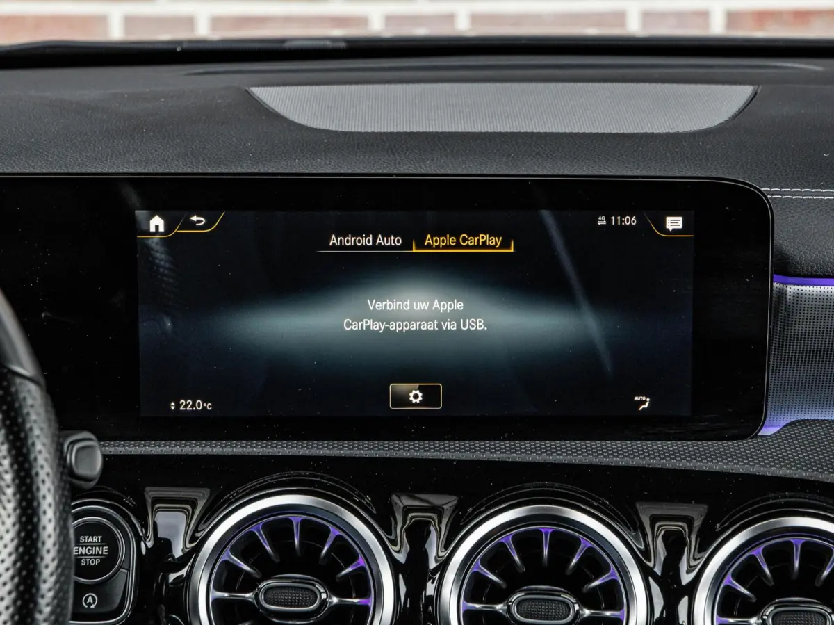 200 AMG Night Edition 163 PK | Panoramadak | Sfeerverlichting | Distronic Plus | Multibeam LED | Apple CarPlay/Android Auto | 18"