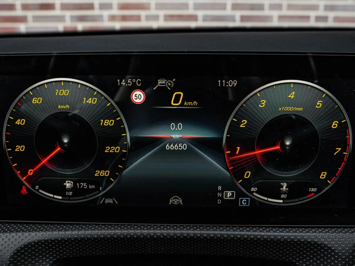 200 AMG Night Edition 163 PK | Panoramadak | Sfeerverlichting | Distronic Plus | Multibeam LED | Apple CarPlay/Android Auto | 18"