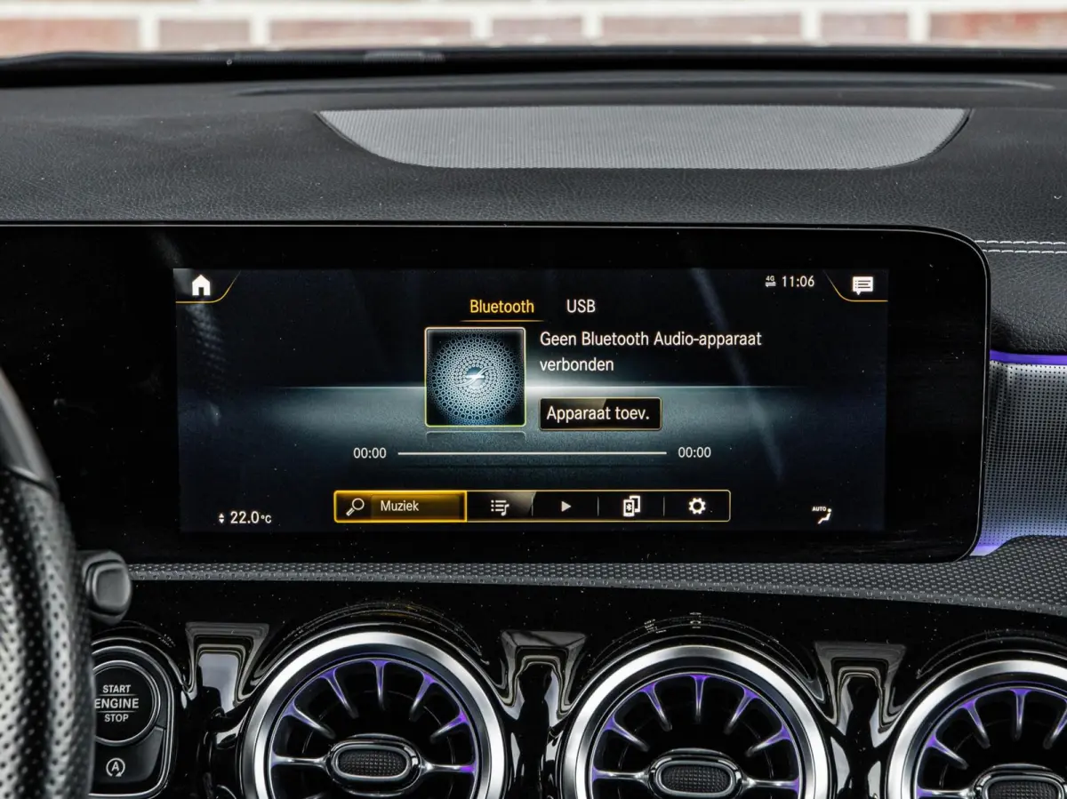 200 AMG Night Edition 163 PK | Panoramadak | Sfeerverlichting | Distronic Plus | Multibeam LED | Apple CarPlay/Android Auto | 18"