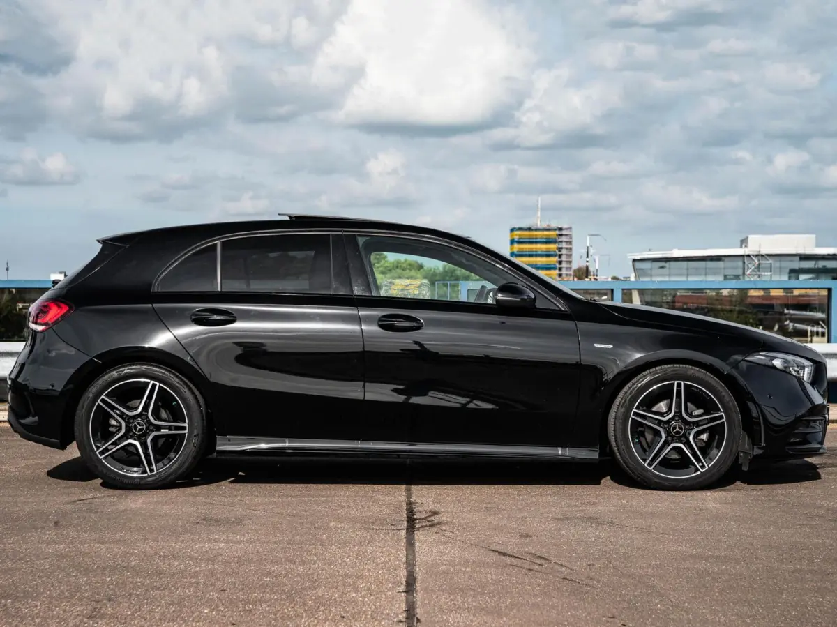 200 AMG Night Edition 163 PK | Panoramadak | Sfeerverlichting | Distronic Plus | Multibeam LED | Apple CarPlay/Android Auto | 18"