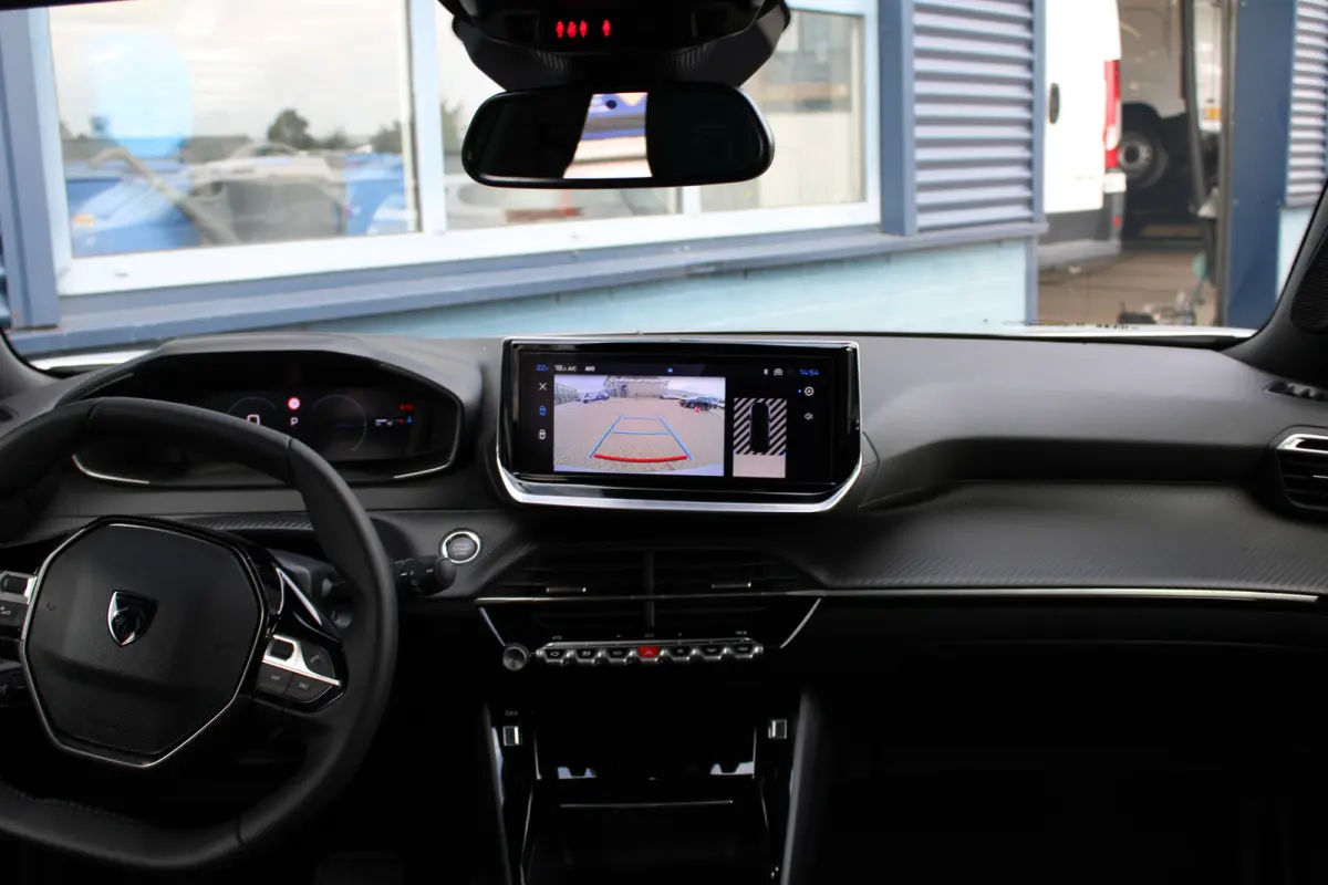Envy | Active Safety Brake met camera en radar (automatisch noodremsysteem) met Distance Alert (waarschuwing dreigende aanrijding) | Advanced Active Safety Brake met camera en radar | Climat