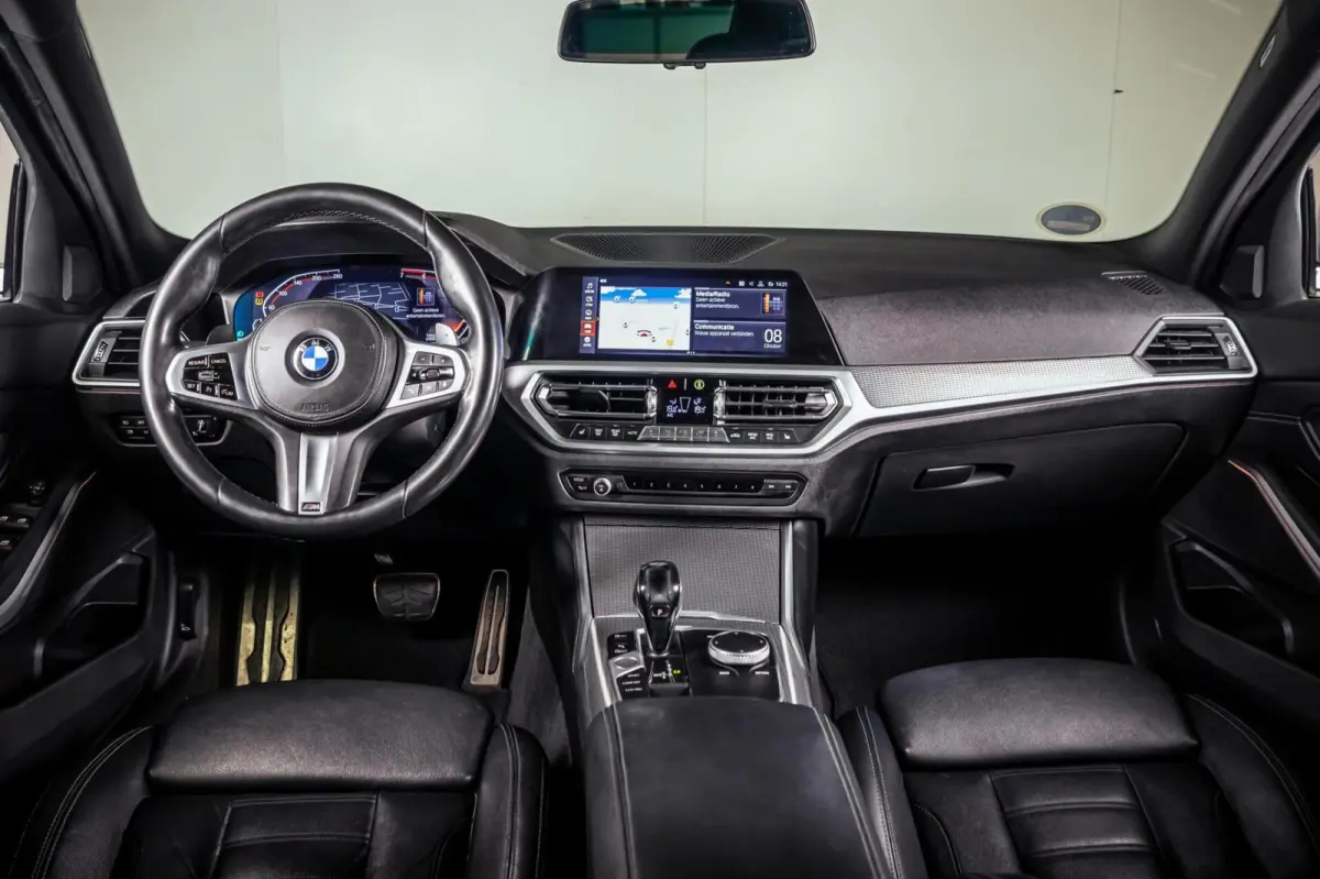 320i High Executive M-Sport|Cam|HiFi|Individual|19"|Live Cockpit|Flippers|Stoelverwarming