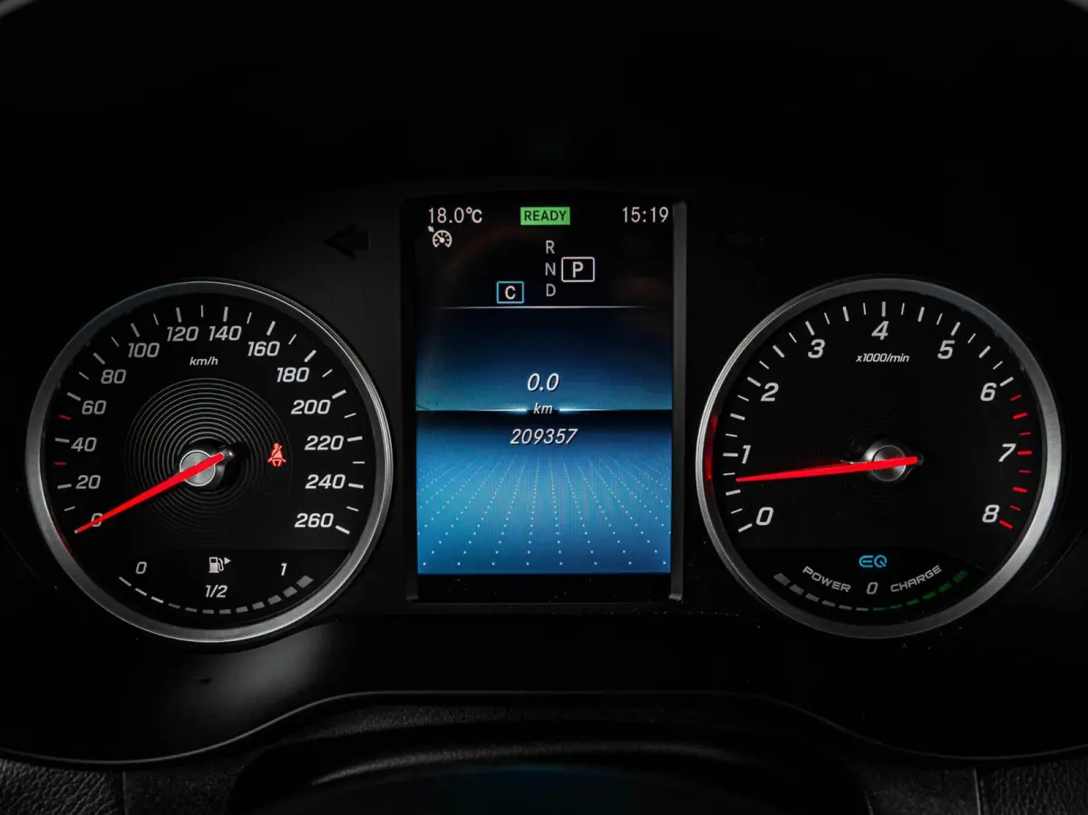 200 Business Solution Facelift | Panoramadak | Leder | Camera | Stoelverwarming | LED | Apple Carplay/Android Auto | Dealeronderhouden