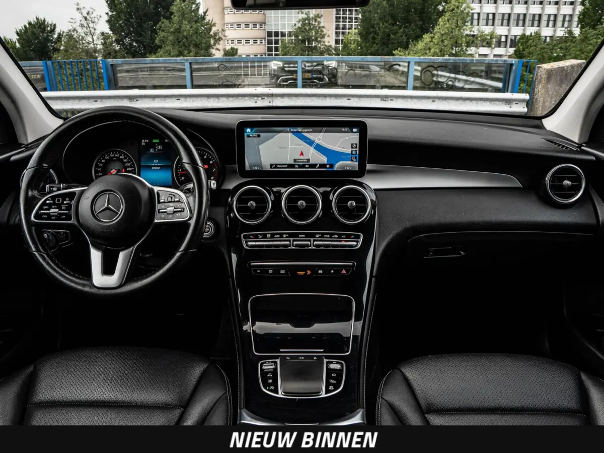 200 Business Solution Facelift | Panoramadak | Leder | Camera | Stoelverwarming | LED | Apple Carplay/Android Auto | Dealeronderhouden