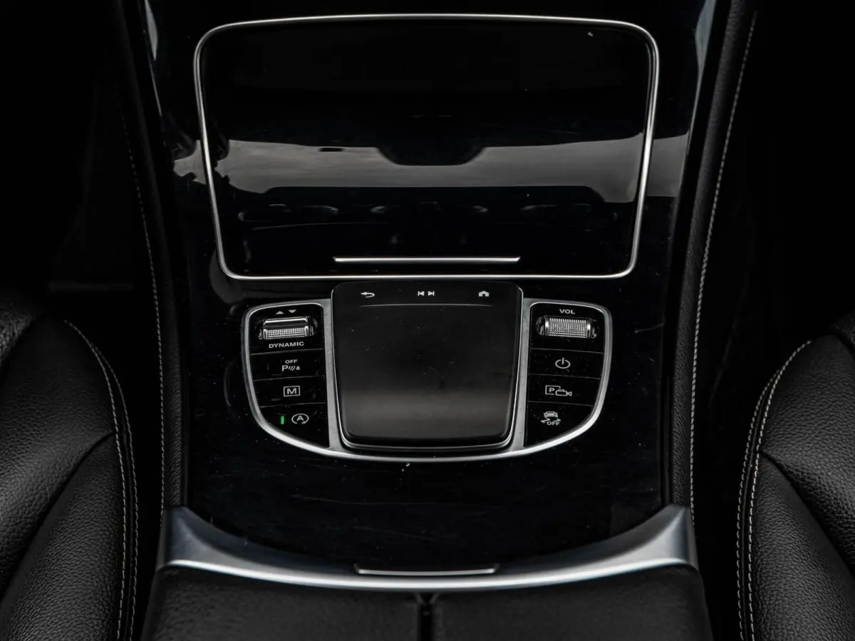 200 Business Solution Facelift | Panoramadak | Leder | Camera | Stoelverwarming | LED | Apple Carplay/Android Auto | Dealeronderhouden
