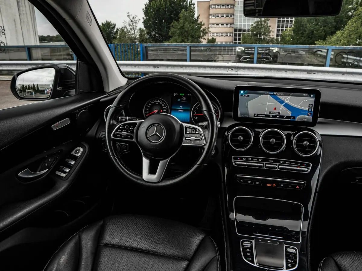200 Business Solution Facelift | Panoramadak | Leder | Camera | Stoelverwarming | LED | Apple Carplay/Android Auto | Dealeronderhouden