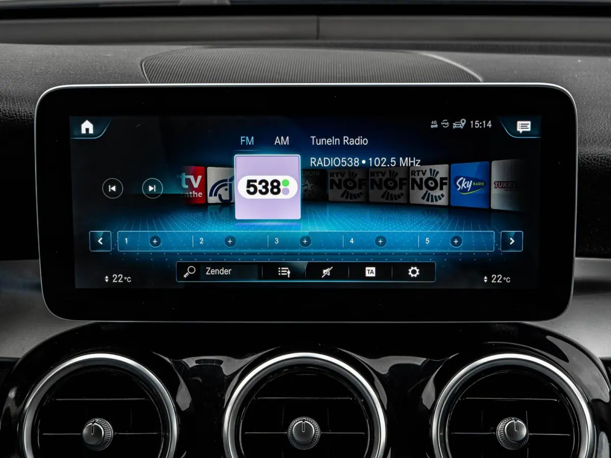 200 Business Solution Facelift | Panoramadak | Leder | Camera | Stoelverwarming | LED | Apple Carplay/Android Auto | Dealeronderhouden