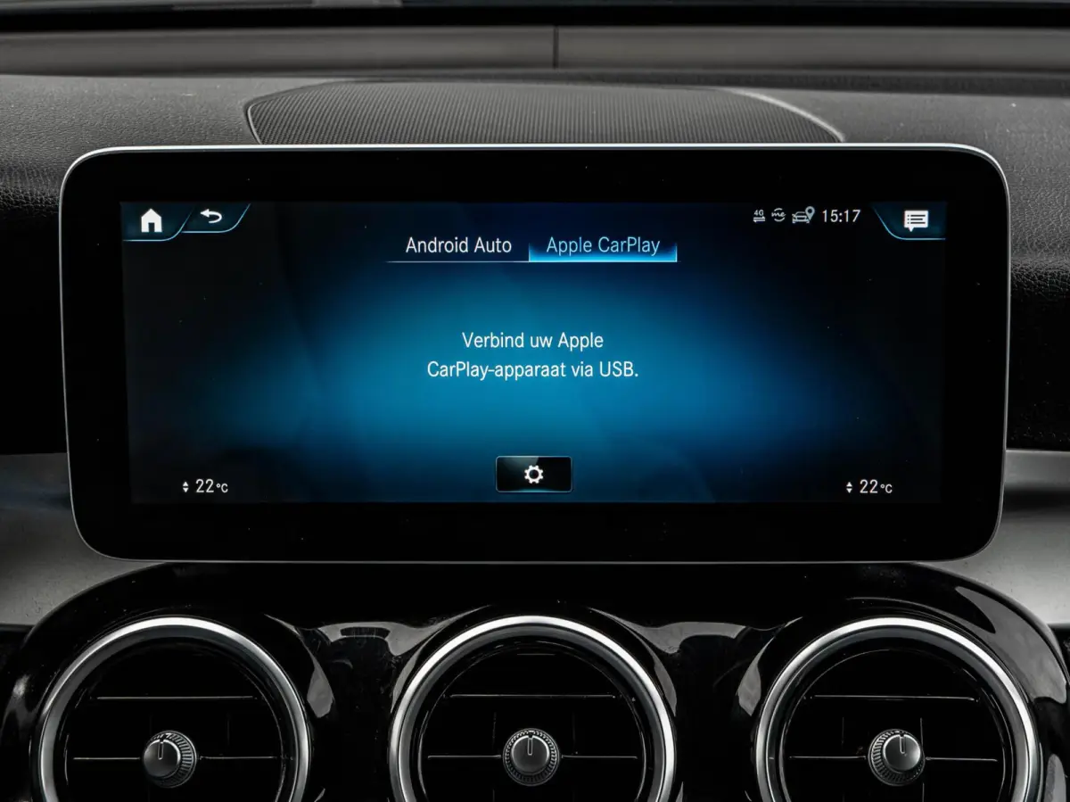 200 Business Solution Facelift | Panoramadak | Leder | Camera | Stoelverwarming | LED | Apple Carplay/Android Auto | Dealeronderhouden