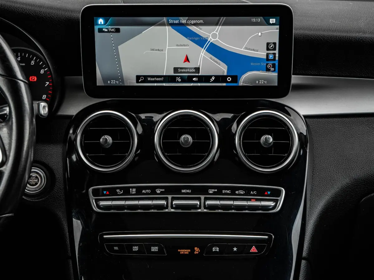 200 Business Solution Facelift | Panoramadak | Leder | Camera | Stoelverwarming | LED | Apple Carplay/Android Auto | Dealeronderhouden