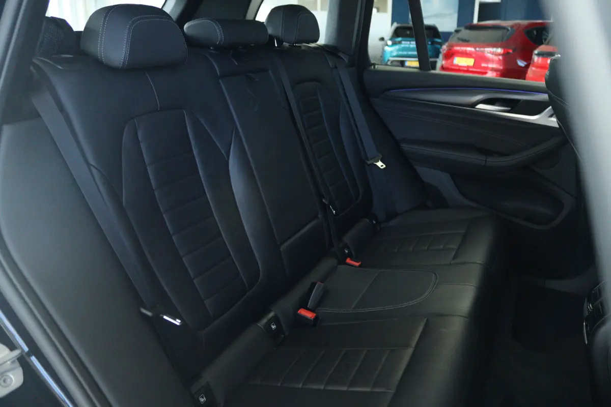 xDrive20i M-Sport Business Edition Plus | Cruise Control | Schuifdak | Camera | Stoelverwarming | HiFi | Leder | Navi | Carplay | Climate | Elektr. Klep | Keyless | 20 Inch