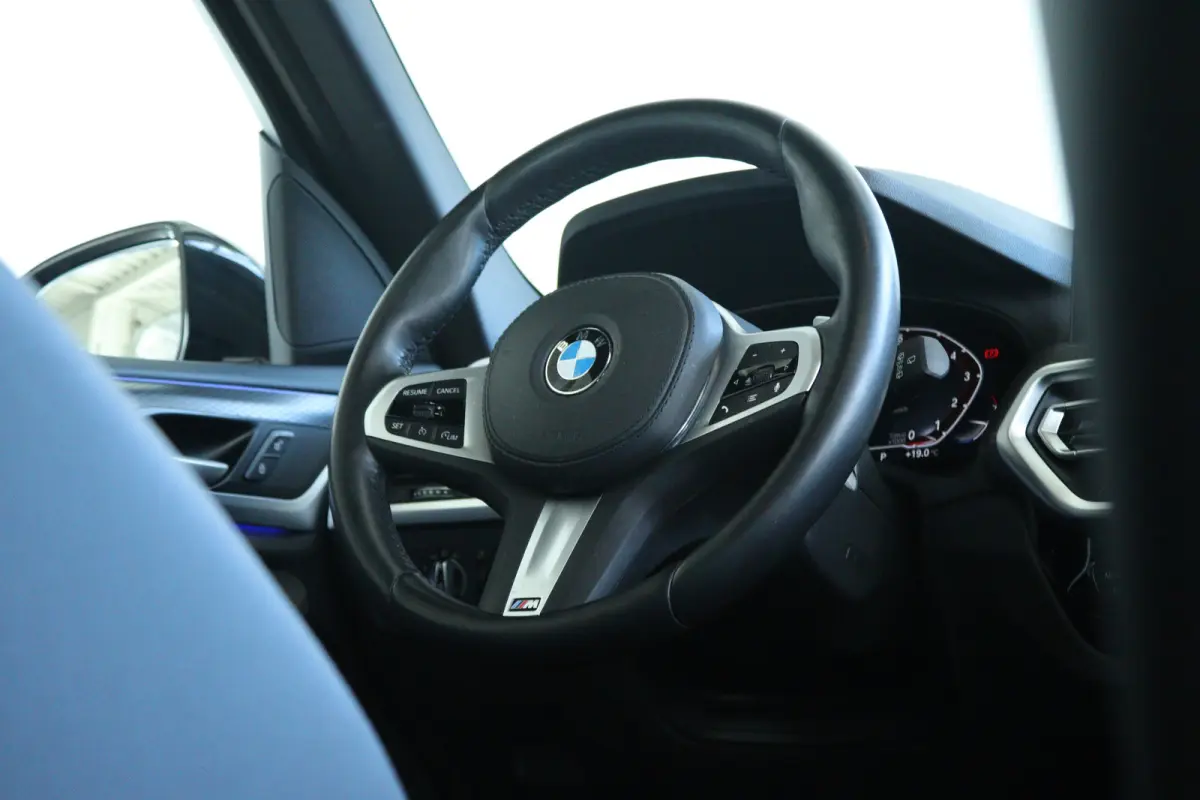 xDrive20i M-Sport Business Edition Plus | Cruise Control | Schuifdak | Camera | Stoelverwarming | HiFi | Leder | Navi | Carplay | Climate | Elektr. Klep | Keyless | 20 Inch