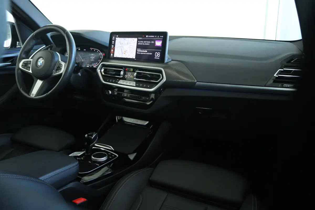 xDrive20i M-Sport Business Edition Plus | Cruise Control | Schuifdak | Camera | Stoelverwarming | HiFi | Leder | Navi | Carplay | Climate | Elektr. Klep | Keyless | 20 Inch