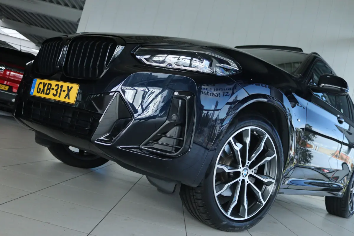 xDrive20i M-Sport Business Edition Plus | Cruise Control | Schuifdak | Camera | Stoelverwarming | HiFi | Leder | Navi | Carplay | Climate | Elektr. Klep | Keyless | 20 Inch