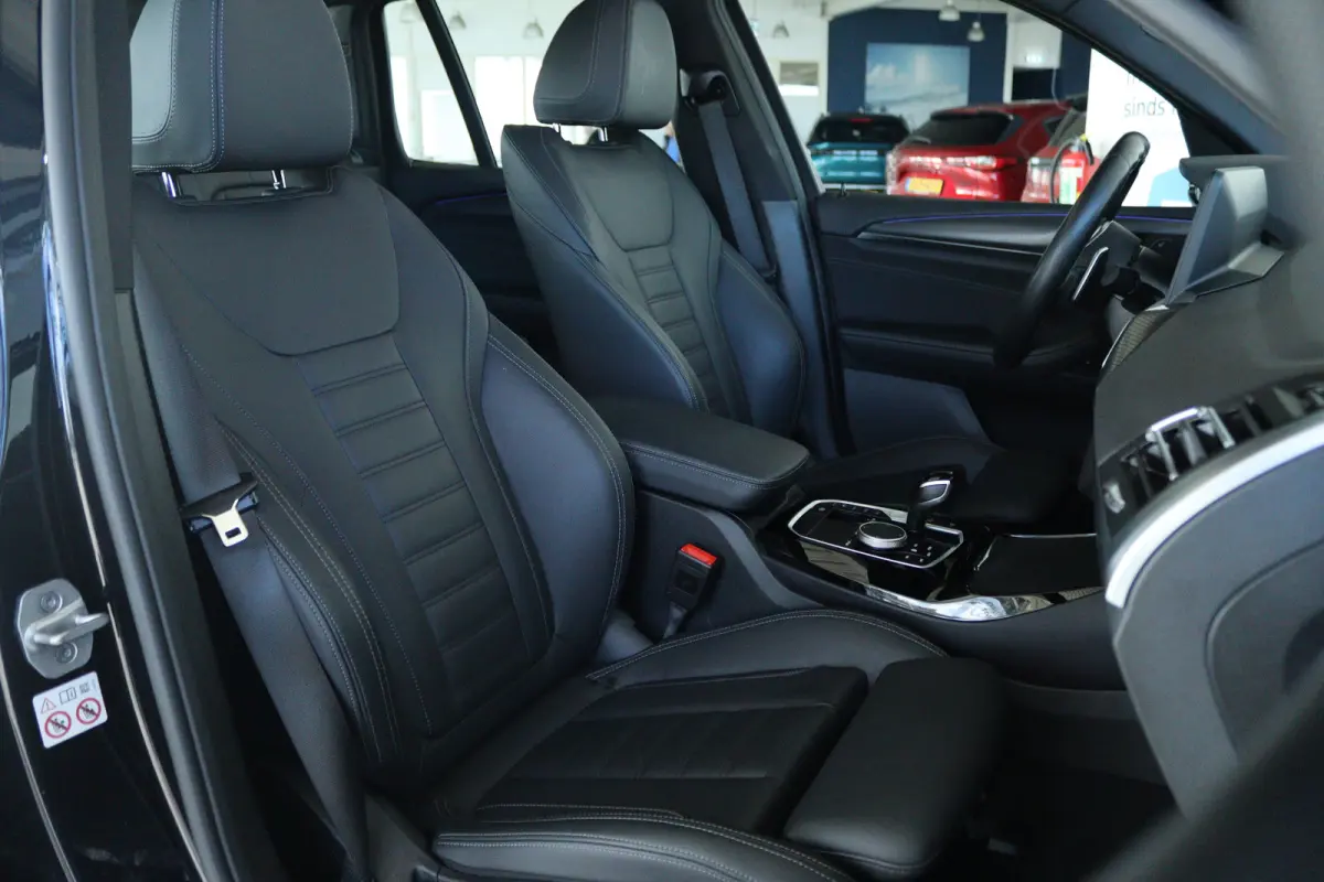 xDrive20i M-Sport Business Edition Plus | Cruise Control | Schuifdak | Camera | Stoelverwarming | HiFi | Leder | Navi | Carplay | Climate | Elektr. Klep | Keyless | 20 Inch