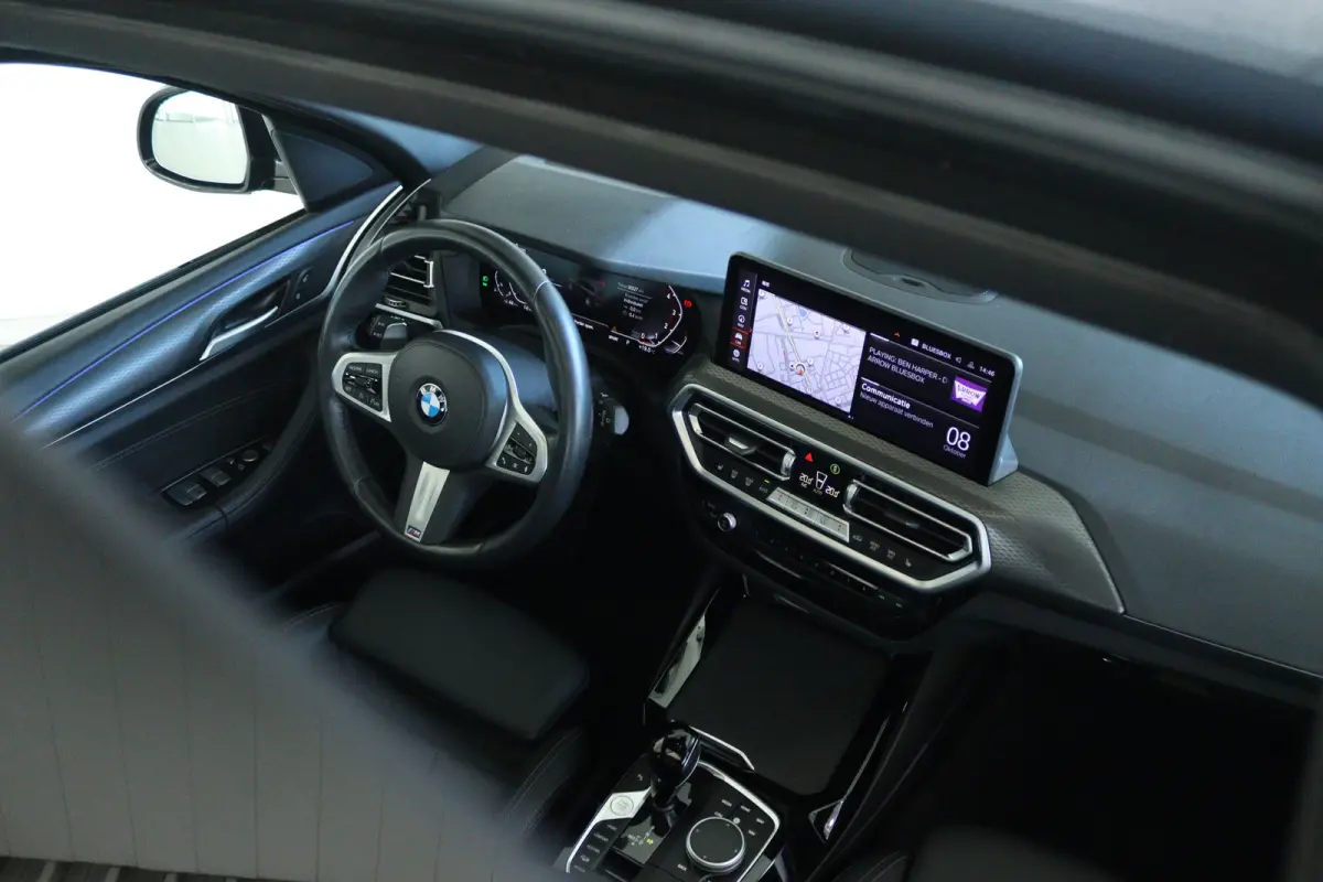 xDrive20i M-Sport Business Edition Plus | Cruise Control | Schuifdak | Camera | Stoelverwarming | HiFi | Leder | Navi | Carplay | Climate | Elektr. Klep | Keyless | 20 Inch