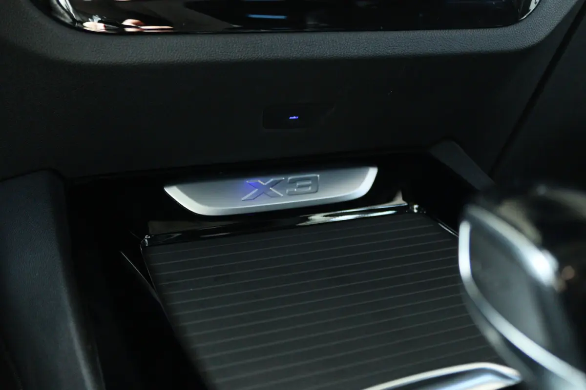 xDrive20i M-Sport Business Edition Plus | Cruise Control | Schuifdak | Camera | Stoelverwarming | HiFi | Leder | Navi | Carplay | Climate | Elektr. Klep | Keyless | 20 Inch
