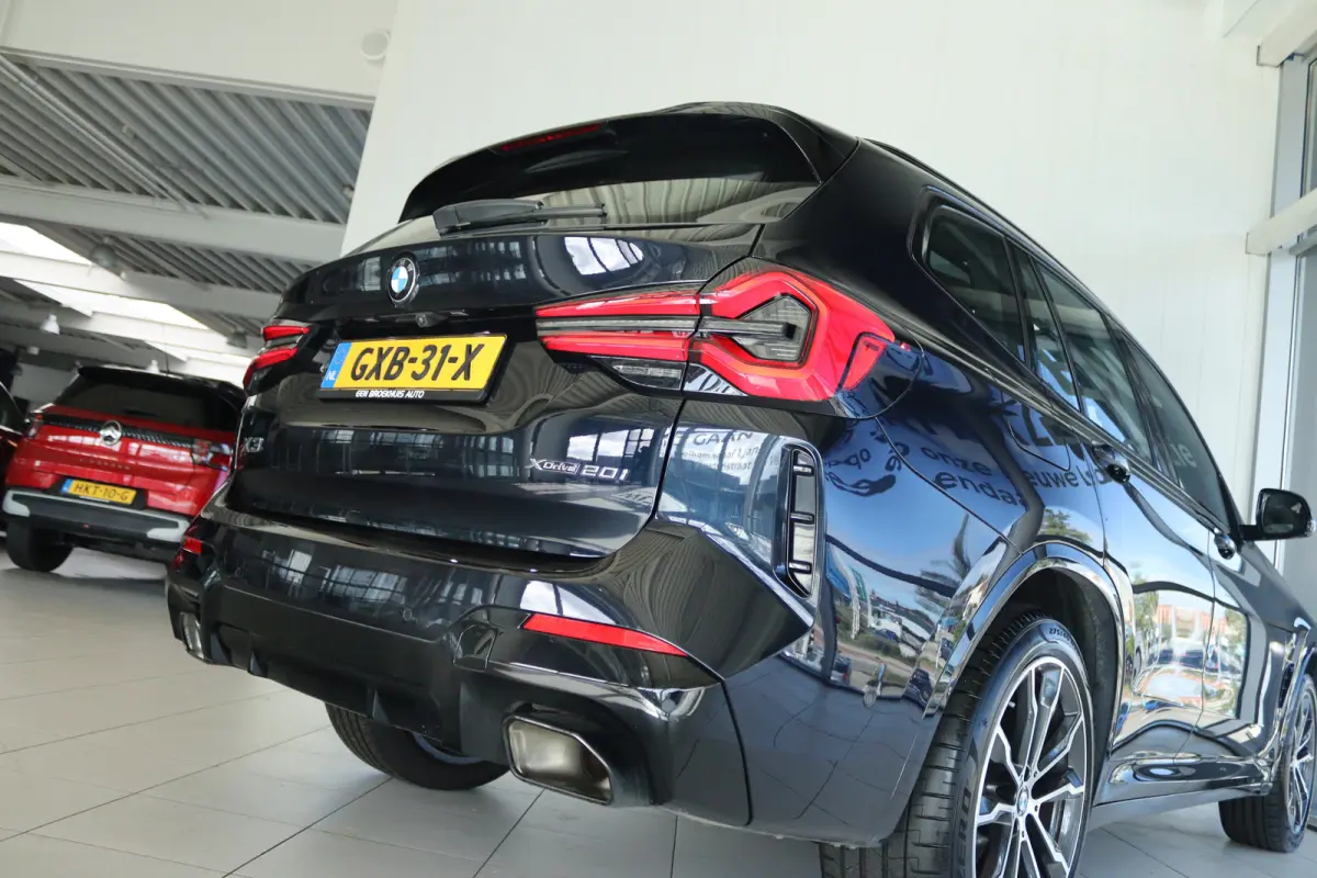 xDrive20i M-Sport Business Edition Plus | Cruise Control | Schuifdak | Camera | Stoelverwarming | HiFi | Leder | Navi | Carplay | Climate | Elektr. Klep | Keyless | 20 Inch