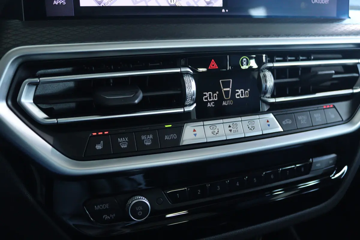 xDrive20i M-Sport Business Edition Plus | Cruise Control | Schuifdak | Camera | Stoelverwarming | HiFi | Leder | Navi | Carplay | Climate | Elektr. Klep | Keyless | 20 Inch