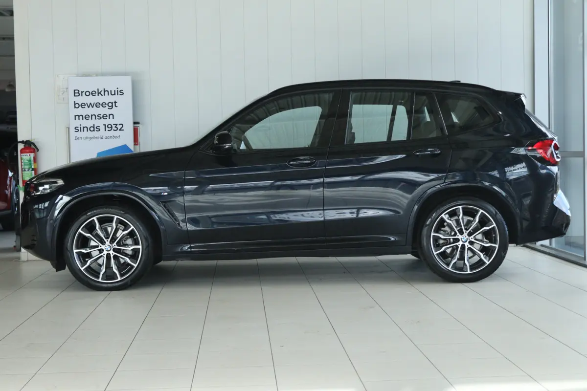 xDrive20i M-Sport Business Edition Plus | Cruise Control | Schuifdak | Camera | Stoelverwarming | HiFi | Leder | Navi | Carplay | Climate | Elektr. Klep | Keyless | 20 Inch