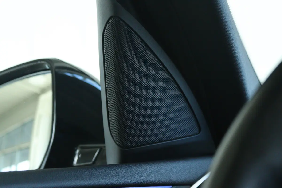 xDrive20i M-Sport Business Edition Plus | Cruise Control | Schuifdak | Camera | Stoelverwarming | HiFi | Leder | Navi | Carplay | Climate | Elektr. Klep | Keyless | 20 Inch