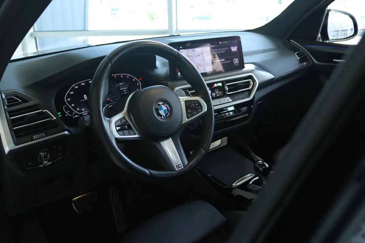 xDrive20i M-Sport Business Edition Plus | Cruise Control | Schuifdak | Camera | Stoelverwarming | HiFi | Leder | Navi | Carplay | Climate | Elektr. Klep | Keyless | 20 Inch