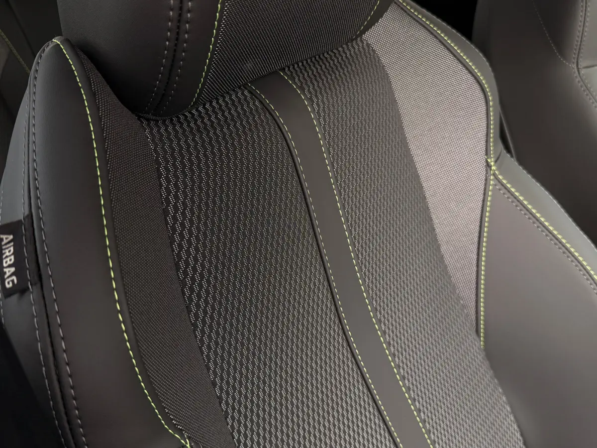 GT 1.2 Hybrid VOORRAADACTIE | 8 JAAR FABRIEKSGARANTIE  | 17'' Lichtmetalen velgen KARAKOY | Climate Control | Extra getinte achterste zijruiten en achterruit