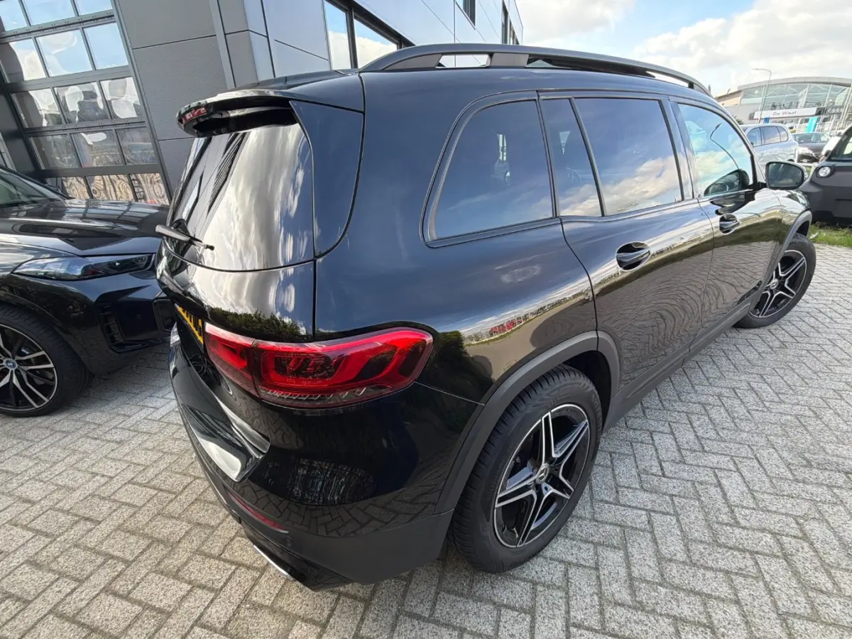 180 Premium AMG-Line | Cruise Control | Schuifdak | Trekhaak | Stoelverwarming | Sfeerverlichting | Burmester | Widescreen | Navi | Alcantara | Climate