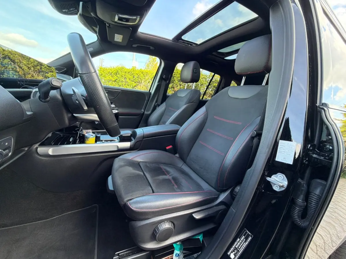 180 Premium AMG-Line | Cruise Control | Schuifdak | Trekhaak | Stoelverwarming | Sfeerverlichting | Burmester | Widescreen | Navi | Alcantara | Climate