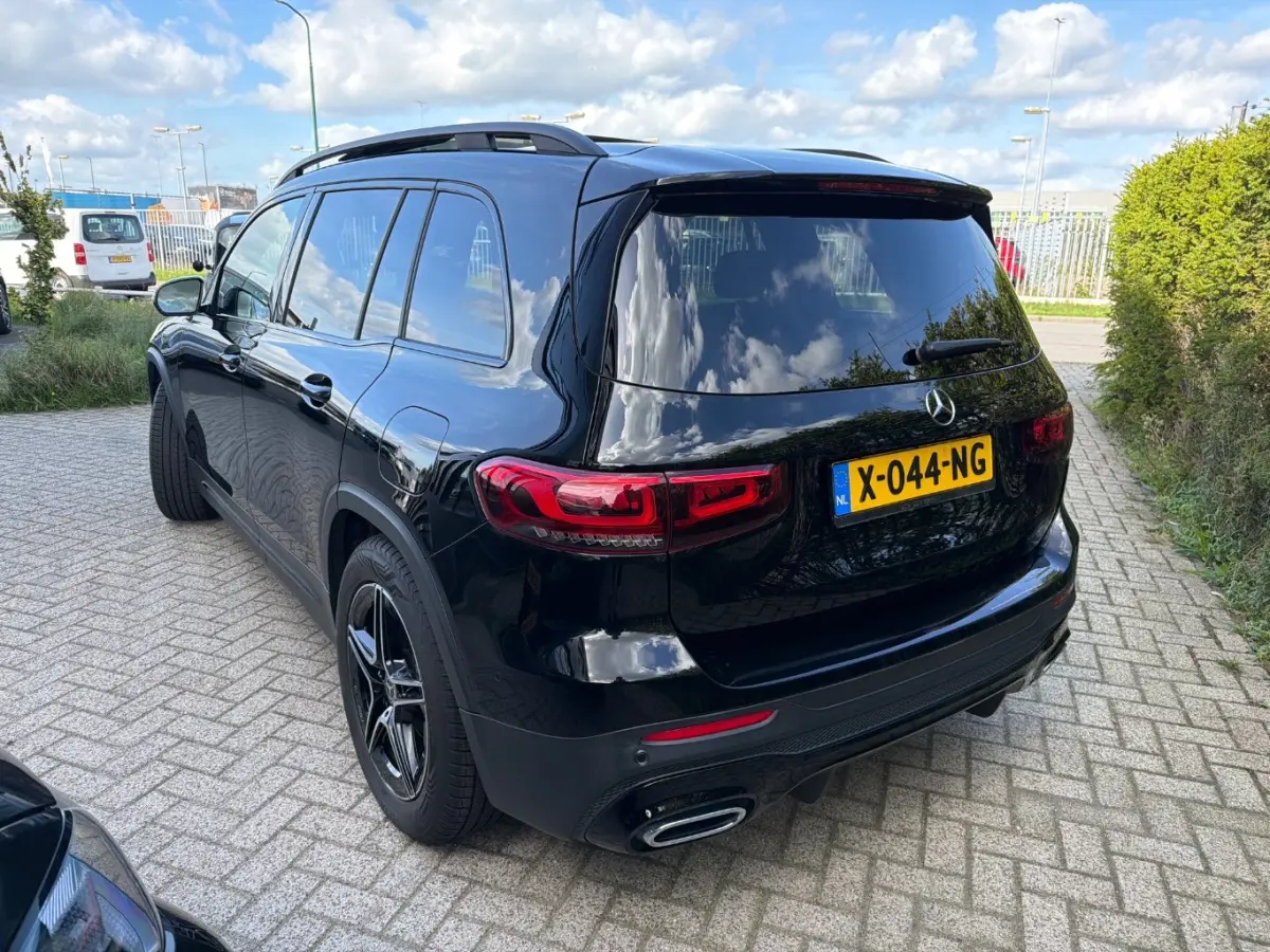 180 Premium AMG-Line | Cruise Control | Schuifdak | Trekhaak | Stoelverwarming | Sfeerverlichting | Burmester | Widescreen | Navi | Alcantara | Climate