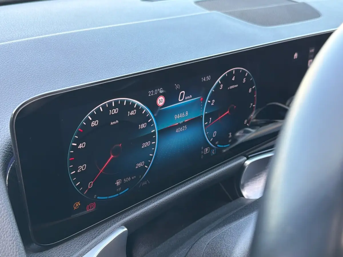 180 Premium AMG-Line | Cruise Control | Schuifdak | Trekhaak | Stoelverwarming | Sfeerverlichting | Burmester | Widescreen | Navi | Alcantara | Climate