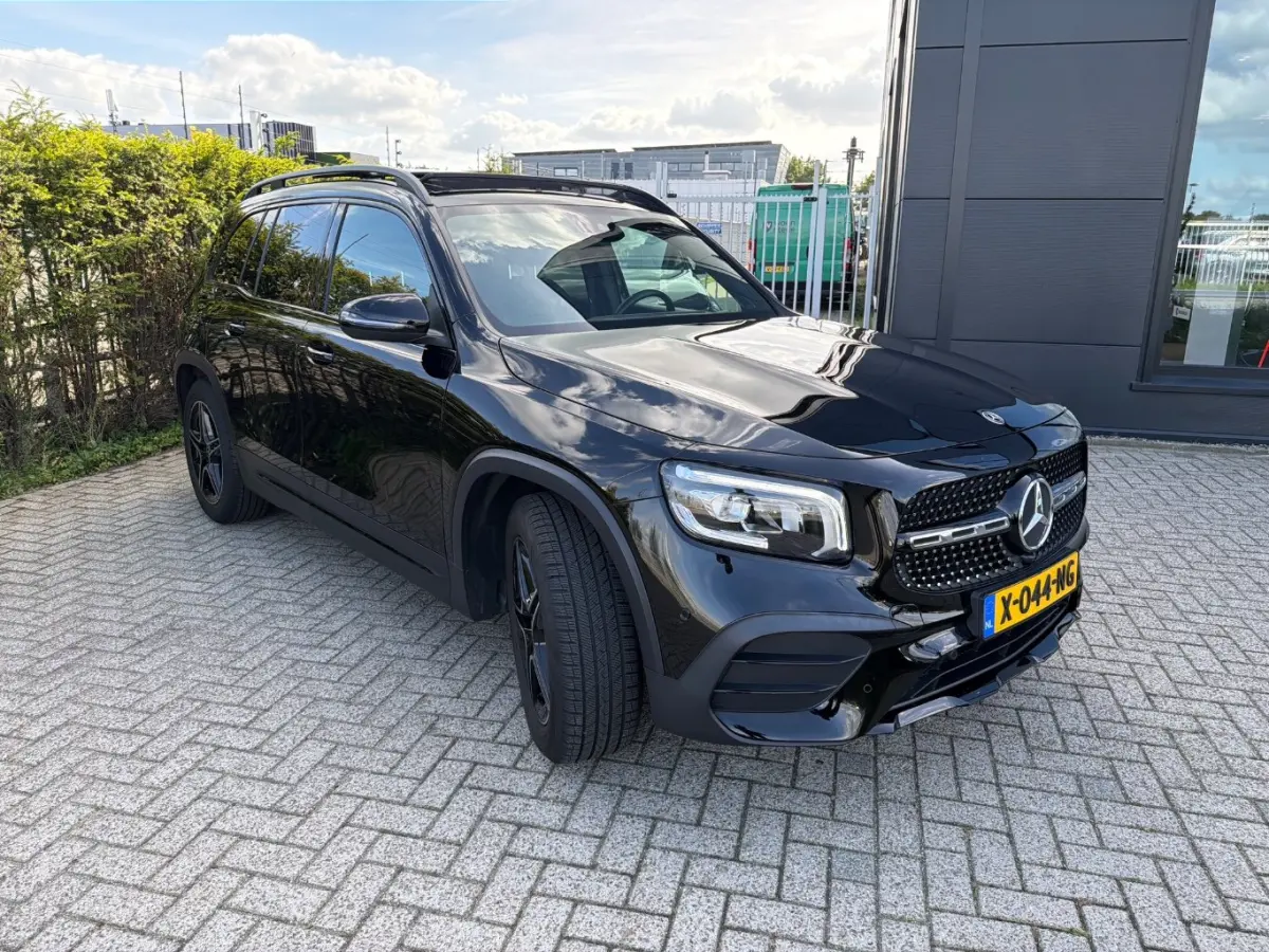 180 Premium AMG-Line | Cruise Control | Schuifdak | Trekhaak | Stoelverwarming | Sfeerverlichting | Burmester | Widescreen | Navi | Alcantara | Climate