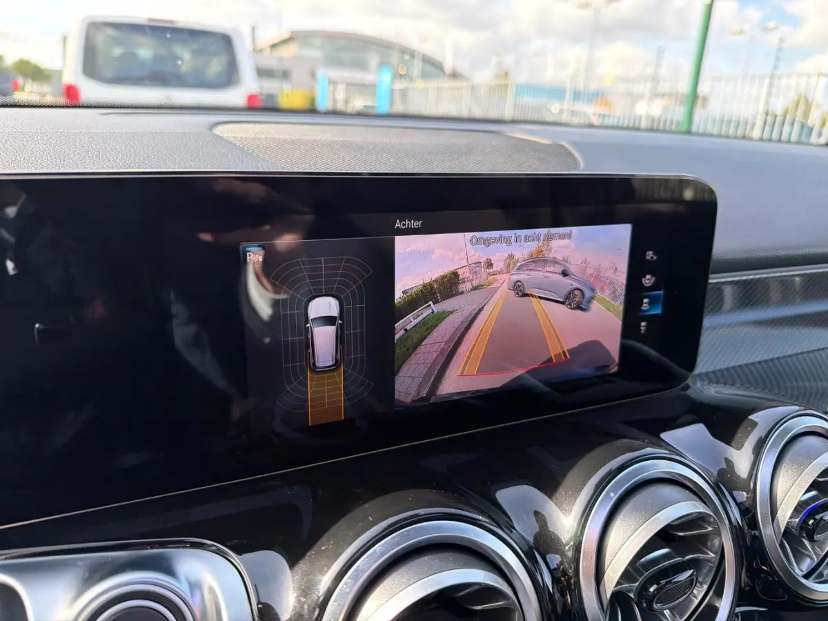 180 Premium AMG-Line | Cruise Control | Schuifdak | Trekhaak | Stoelverwarming | Sfeerverlichting | Burmester | Widescreen | Navi | Alcantara | Climate